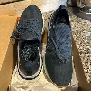 Nike Infinity React Flyknit Running Shoe